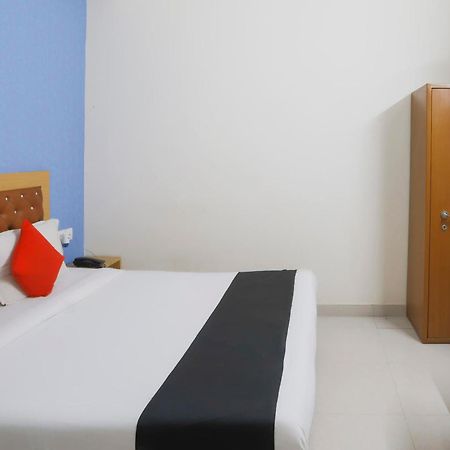 Diamond Imperial Hotell Noida Exteriör bild