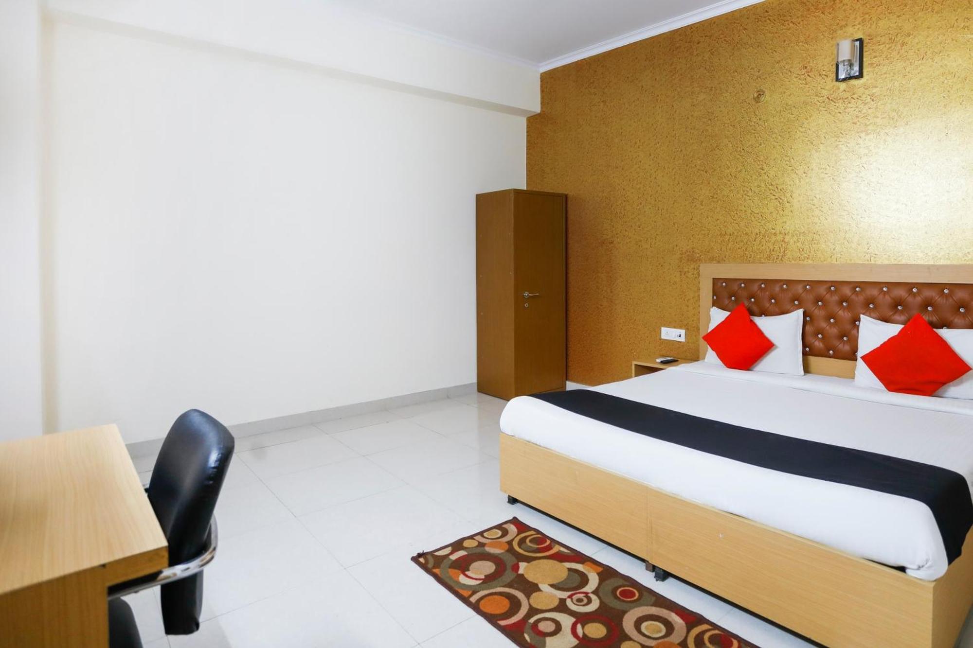 Diamond Imperial Hotell Noida Exteriör bild