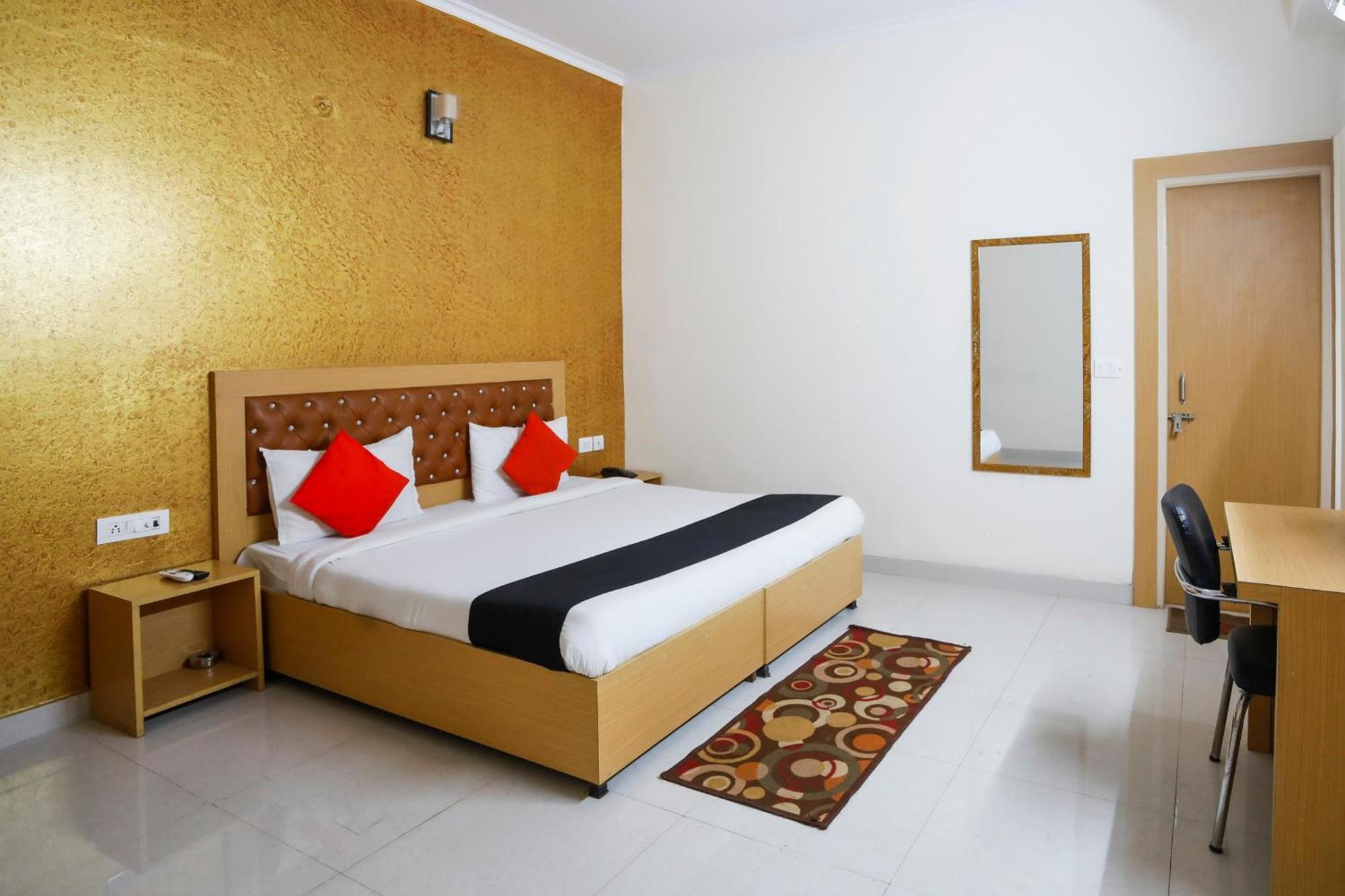 Diamond Imperial Hotell Noida Exteriör bild