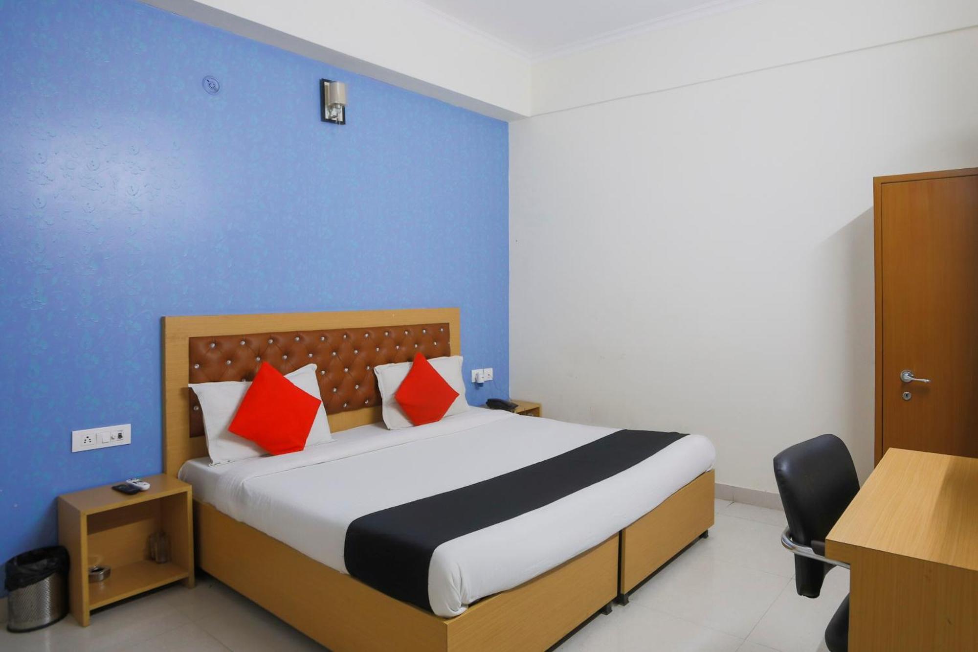 Diamond Imperial Hotell Noida Exteriör bild