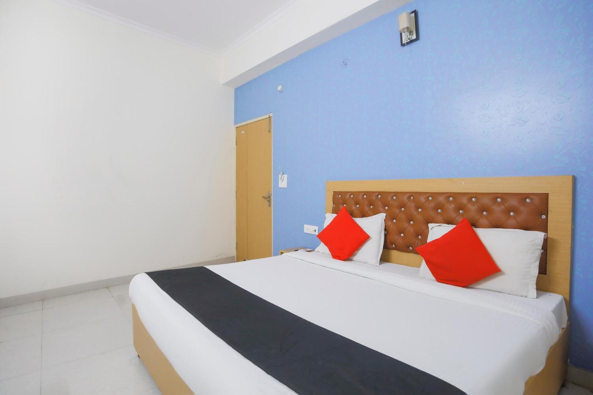 Diamond Imperial Hotell Noida Exteriör bild