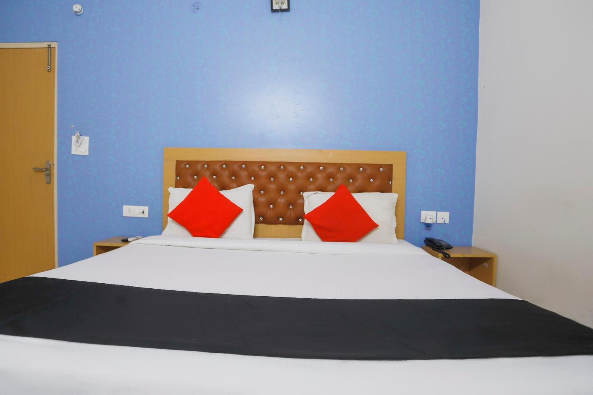 Diamond Imperial Hotell Noida Exteriör bild