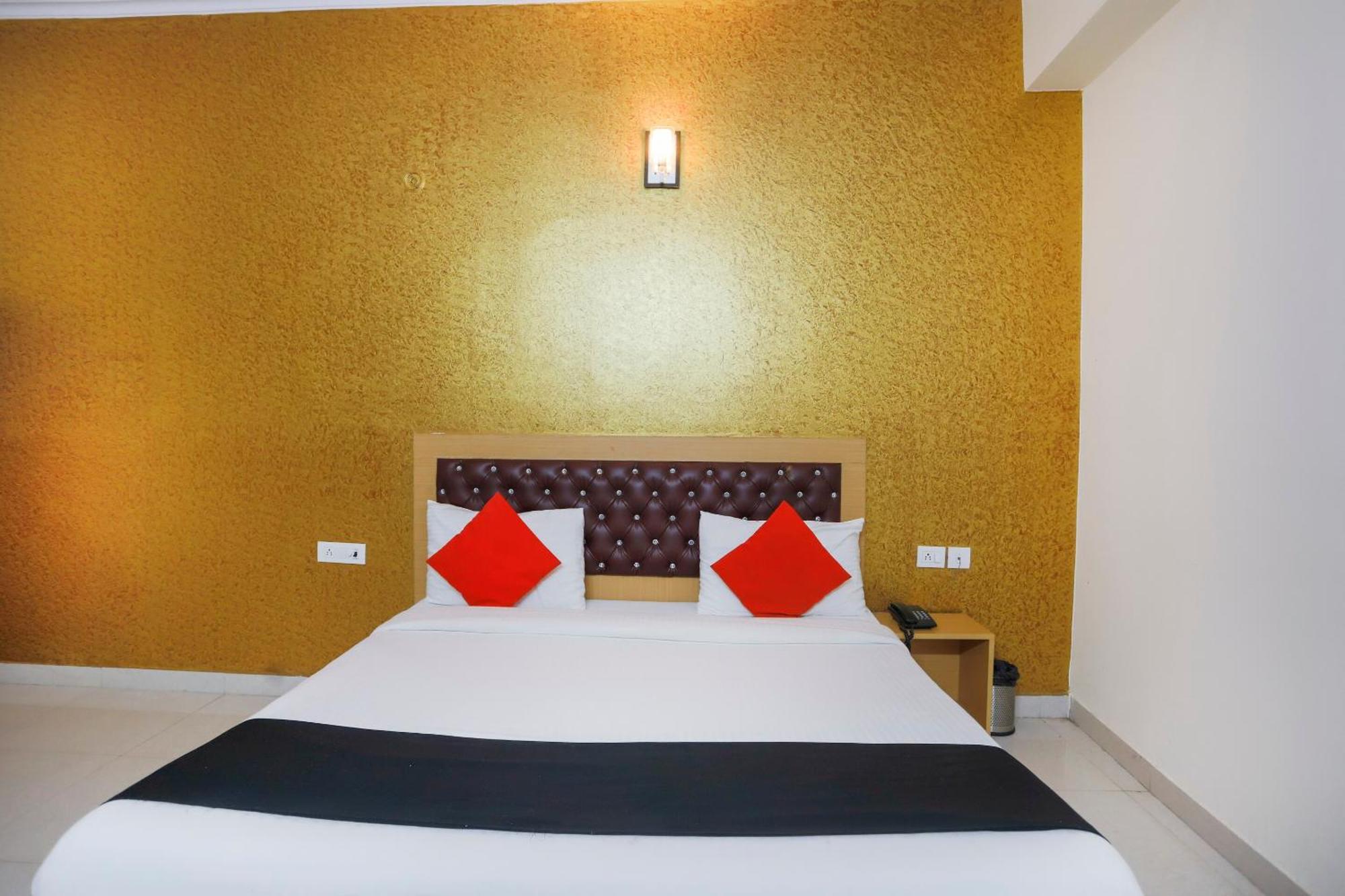 Diamond Imperial Hotell Noida Exteriör bild