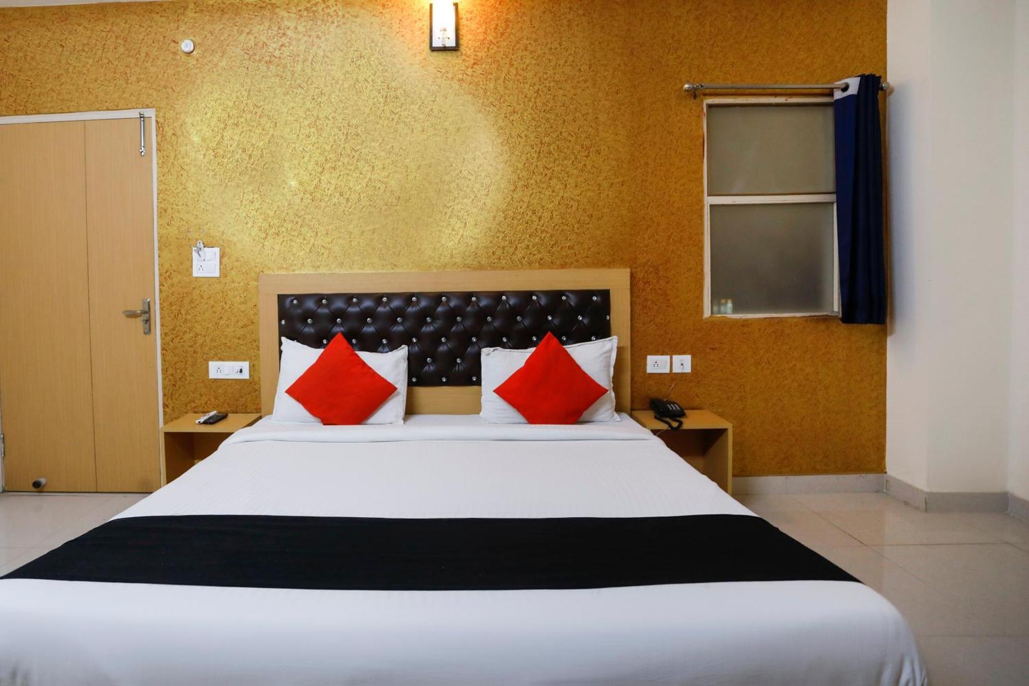 Diamond Imperial Hotell Noida Exteriör bild