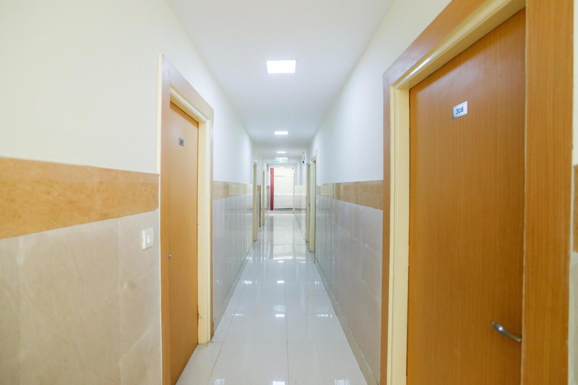 Diamond Imperial Hotell Noida Exteriör bild
