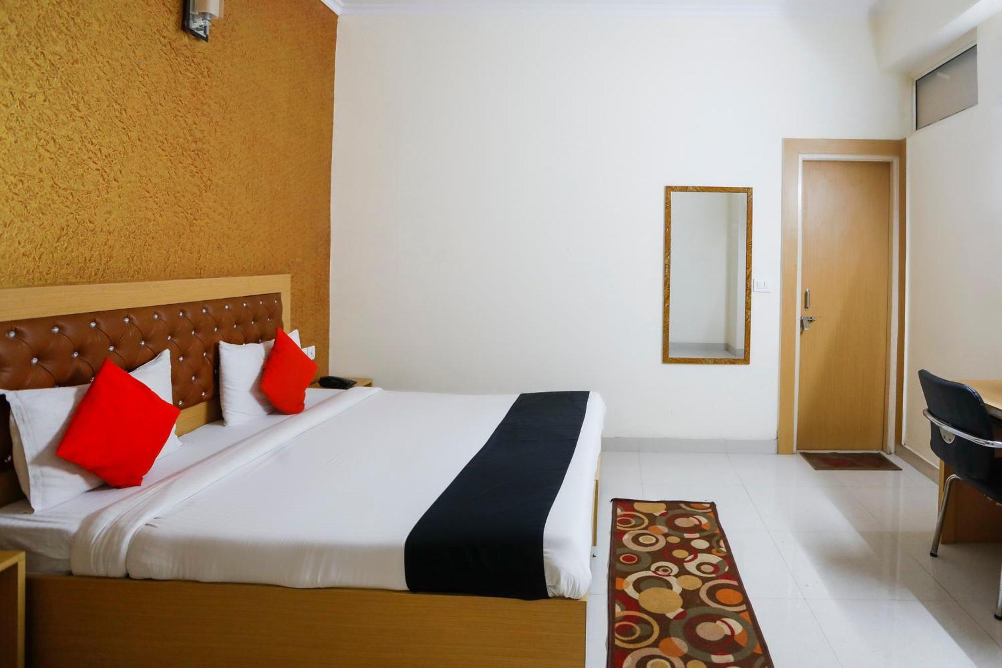 Diamond Imperial Hotell Noida Exteriör bild
